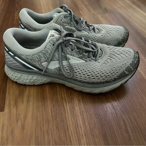Women’s Brooks Shoes